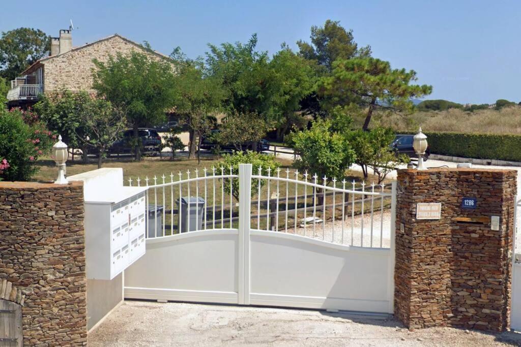 Grand Studio & Terrasse Privee Hyeres Luaran gambar